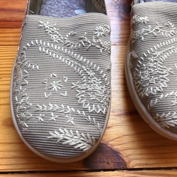 Yuu Beige Embroidered Cushioned Flats, EUC, 7 - Picture 8 of 10